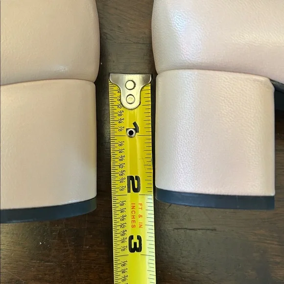 Tory Burch Pumps Size 7 1/2 NWOT - Picture 9 of 9